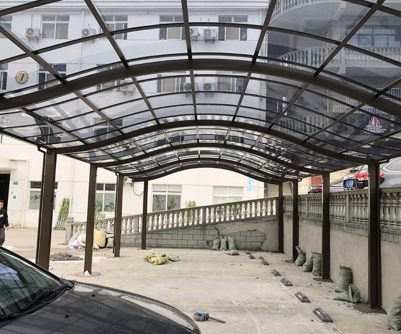 Polycarbonate roofing sheet on a covered walkway