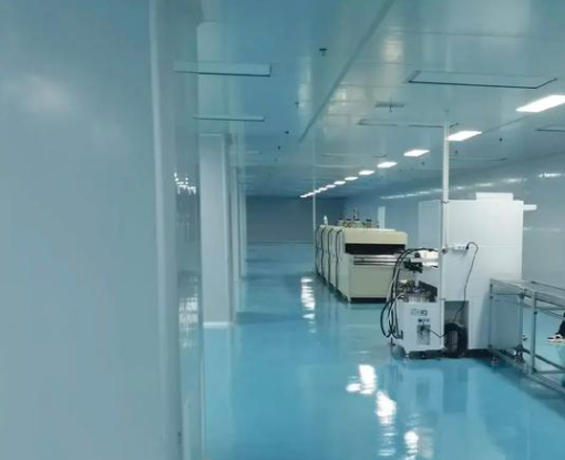 Polycarbonate interior partition walls in a clean production space